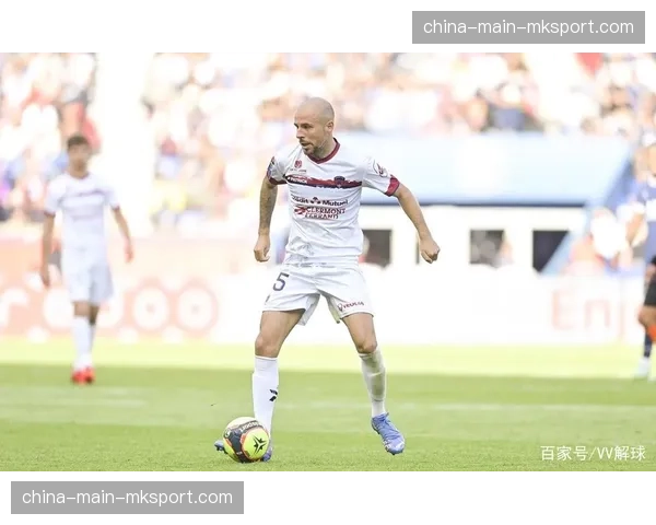 克莱蒙vs布雷斯特，主队前锋头球击中横梁，错失扳平良机