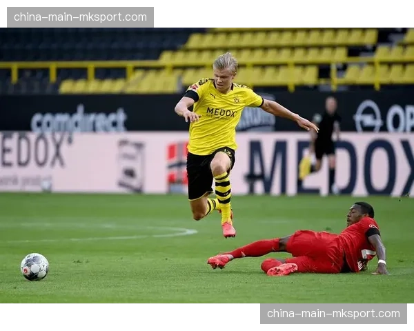 布伦特福德1-1战平西汉姆联，保级关键战各取一分