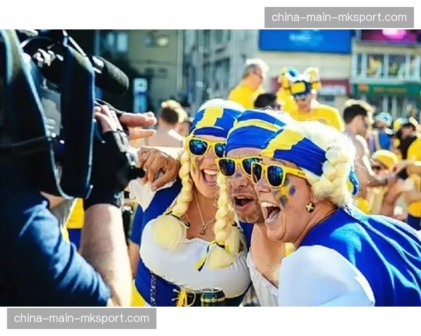 世界杯主题艺术展在柏林开幕，展出历届吉祥物与海报